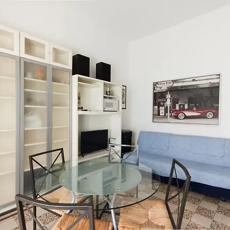 Intimate With Balcony In Navigli Area Daire Milano