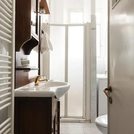 Daire Intimate With Balcony In Navigli Area *