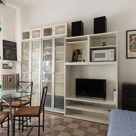 Intimate With Balcony In Navigli Area Daire