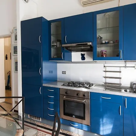 Intimate With Balcony In Navigli Area * Milano