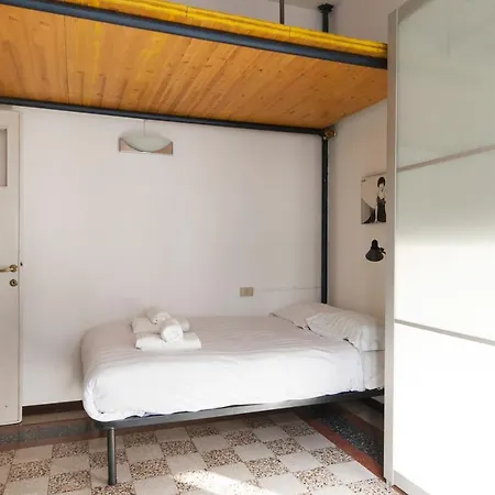 Intimate With Balcony In Navigli Area